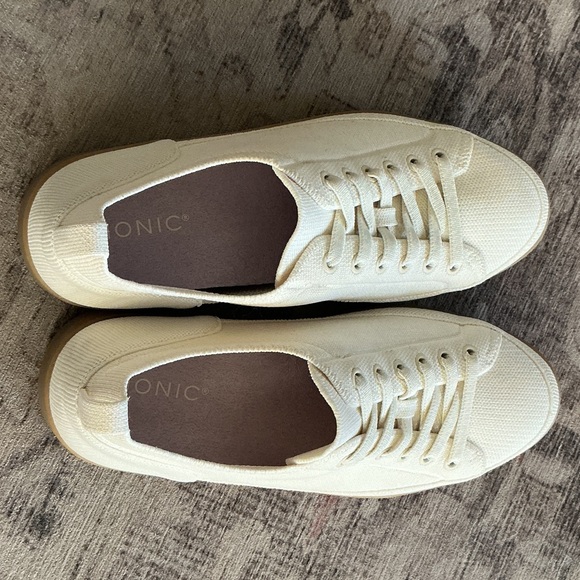 Vionic Shoes - Vionic woman’s slip on Sneakers 9W